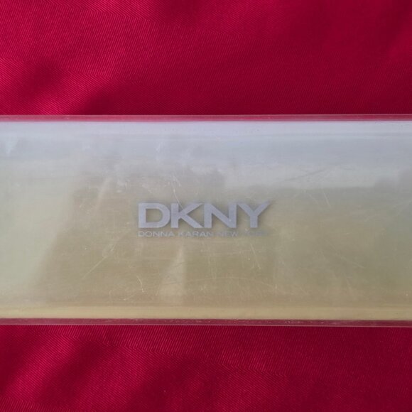 GENTLY USED, VINTAGE 1980'S, DKNY AVIATOR SUNGLASSES, MINT CONDITION!!! - Picture 4 of 4